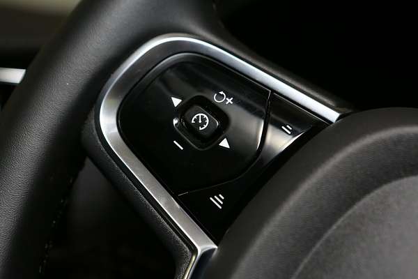 2022 Volvo XC60 Recharge Ultimate T8 Plug-In Hybrid