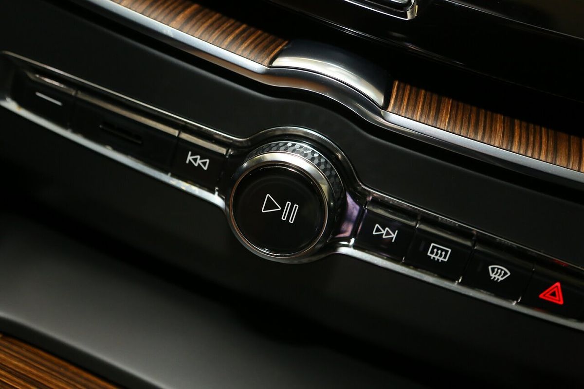 2022 Volvo XC60 Recharge Ultimate T8 Plug-In Hybrid