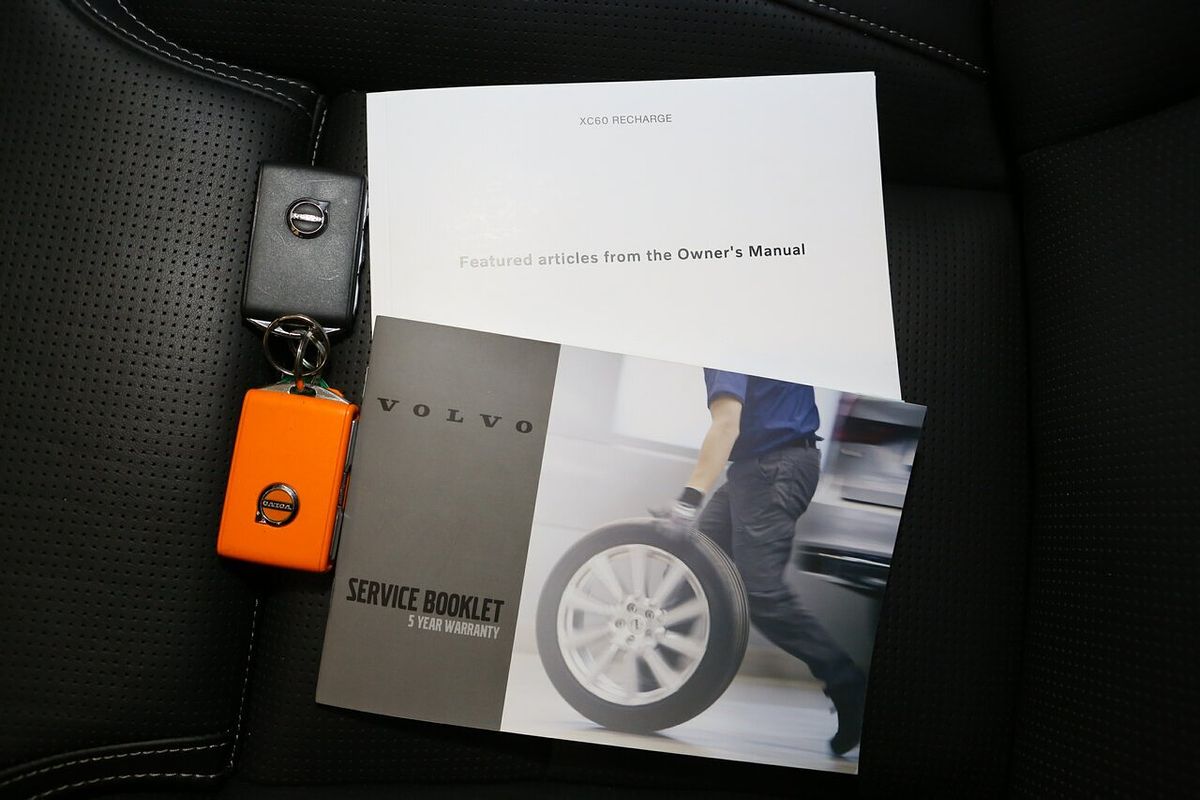 2022 Volvo XC60 Recharge Ultimate T8 Plug-In Hybrid
