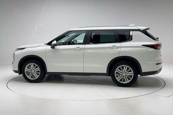 2023 Mitsubishi Outlander LS ZM