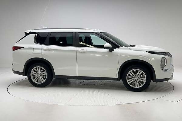 2023 Mitsubishi Outlander LS ZM
