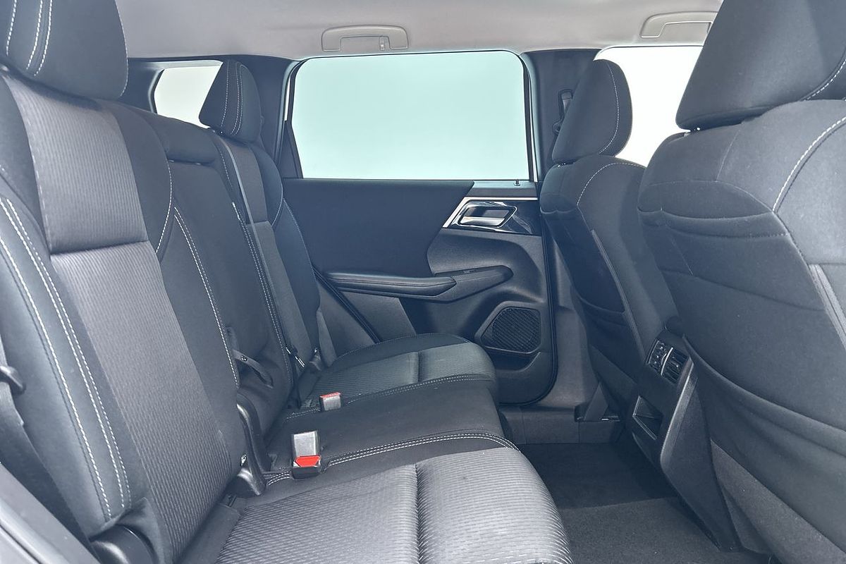 2023 Mitsubishi Outlander LS ZM