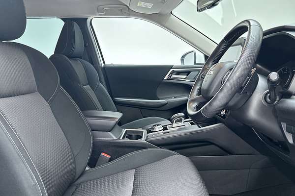 2023 Mitsubishi Outlander LS ZM