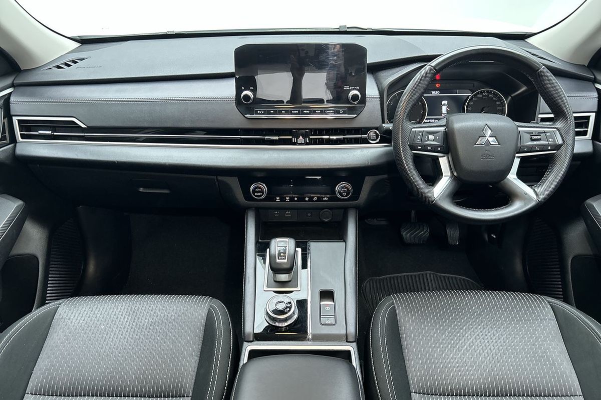 2023 Mitsubishi Outlander LS ZM