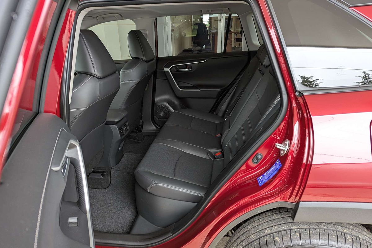 2025 Toyota RAV4 Cruiser AXAH52R