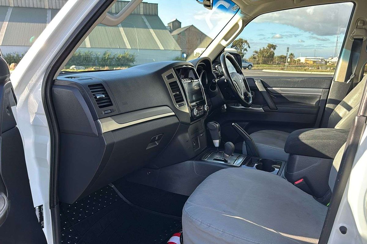 2018 Mitsubishi Pajero GLX NX