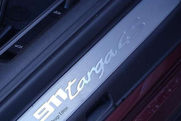 2020 Porsche 911 Targa 4S Heritage Design Edition 992