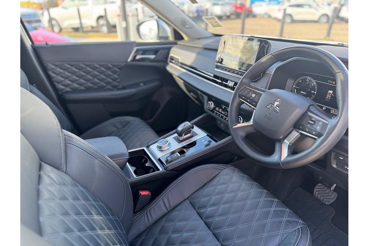 2022 Mitsubishi Outlander PHEV Exceed ZM