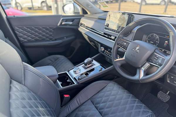 2022 Mitsubishi Outlander PHEV Exceed ZM