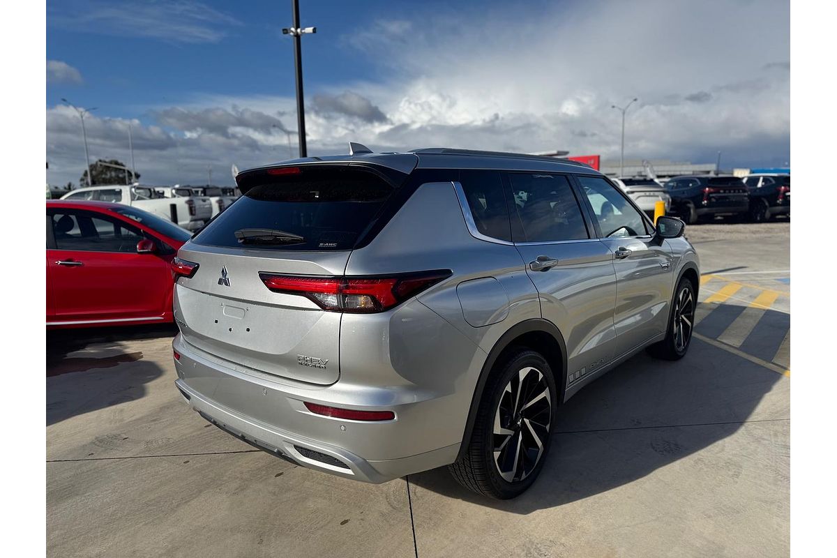 2022 Mitsubishi Outlander PHEV Exceed ZM