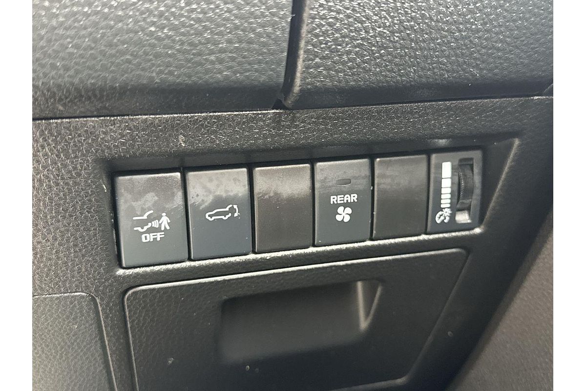 2023 Isuzu MU-X LS-T