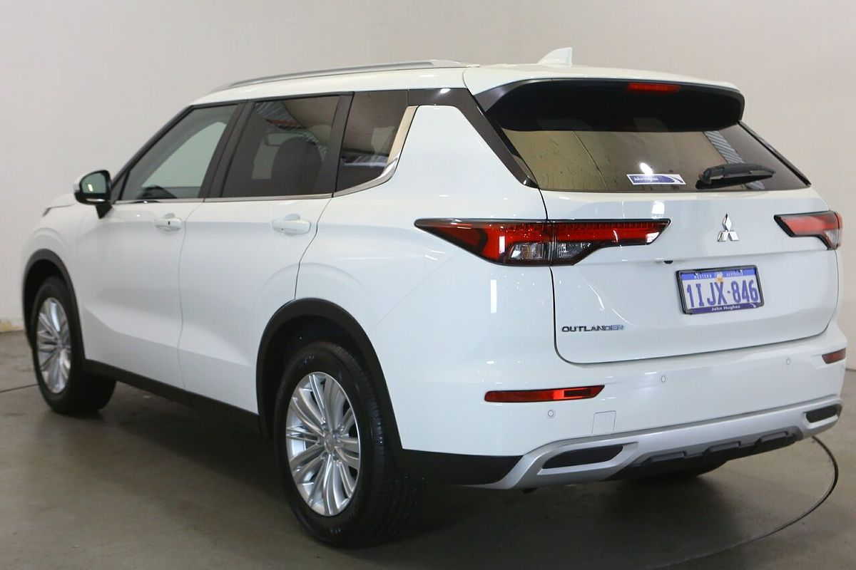 2024 Mitsubishi Outlander LS ZM