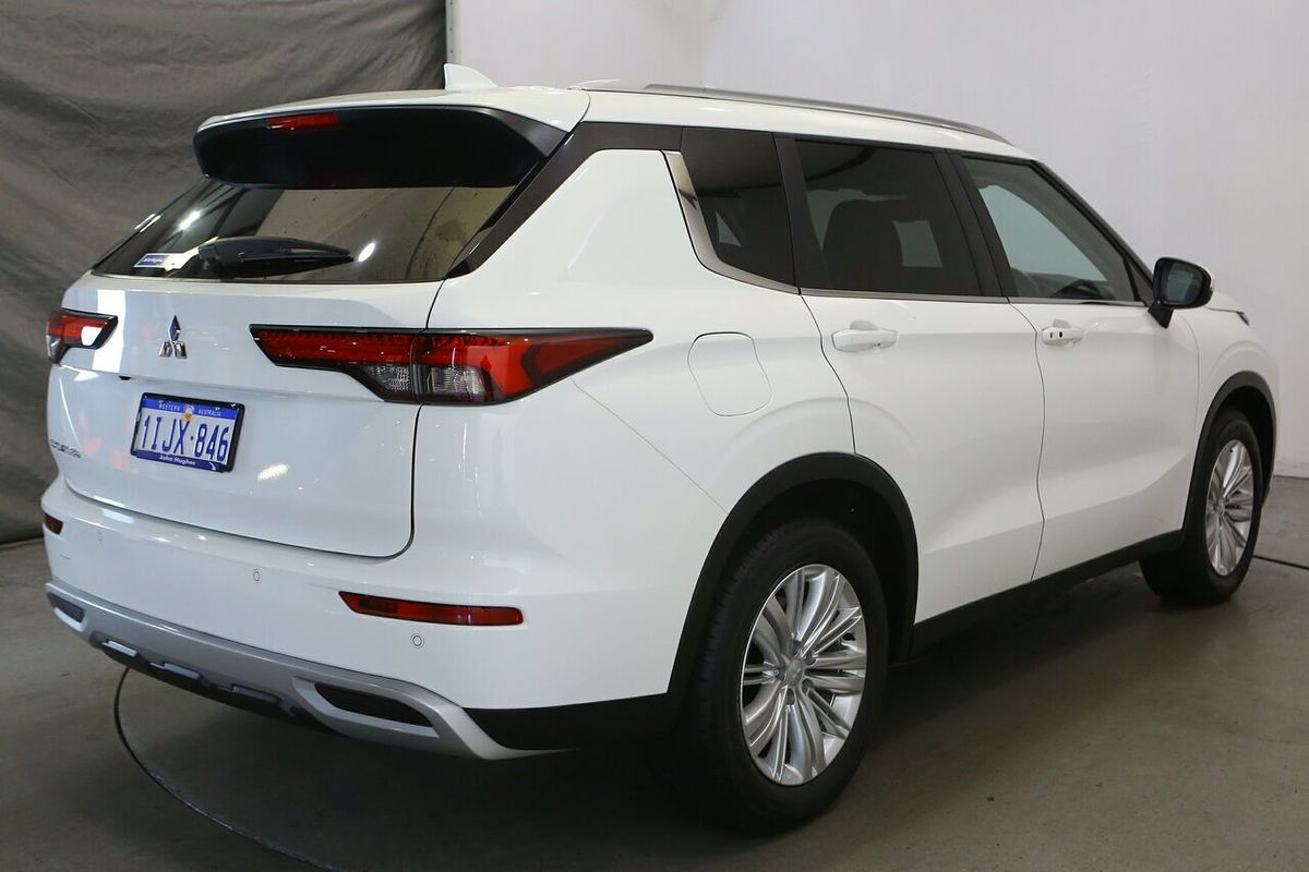 2024 Mitsubishi Outlander LS ZM