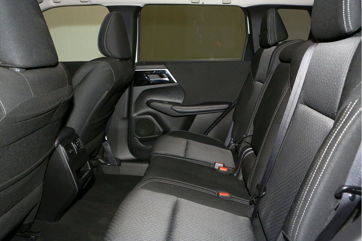 2024 Mitsubishi Outlander LS ZM