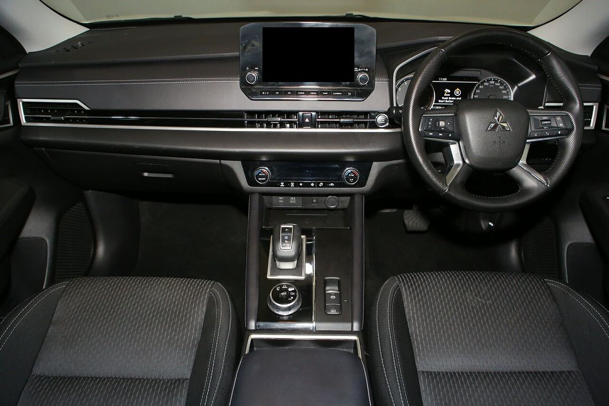 2024 Mitsubishi Outlander LS ZM