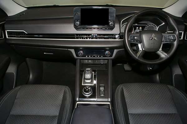 2024 Mitsubishi Outlander LS ZM