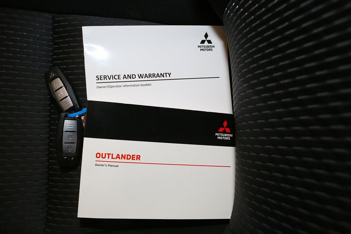 2024 Mitsubishi Outlander LS ZM