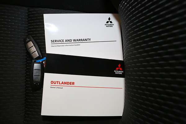 2024 Mitsubishi Outlander LS ZM