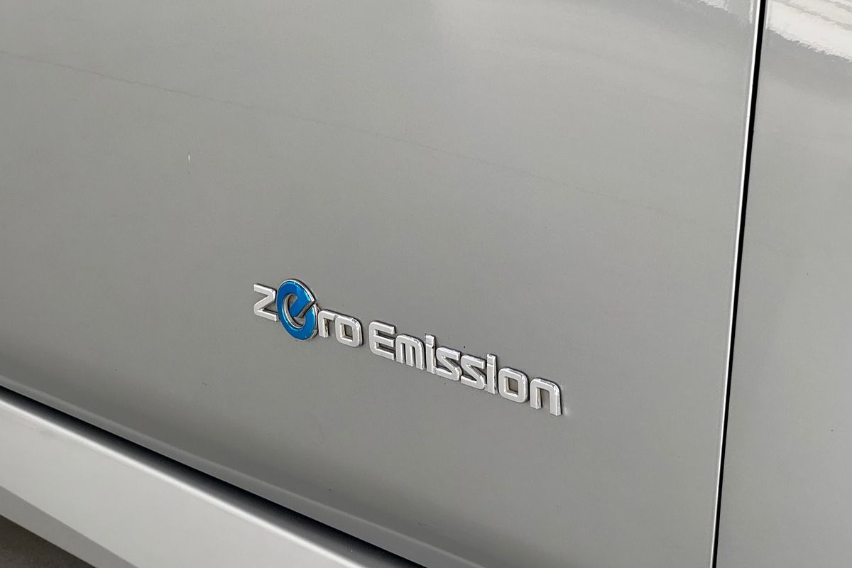 2021 Nissan LEAF ZE1