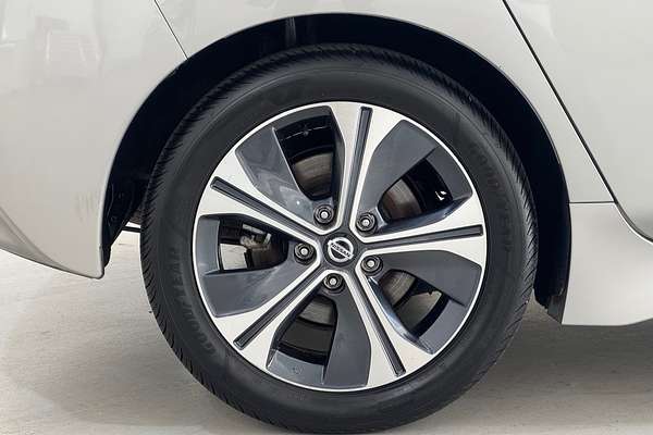 2021 Nissan LEAF ZE1