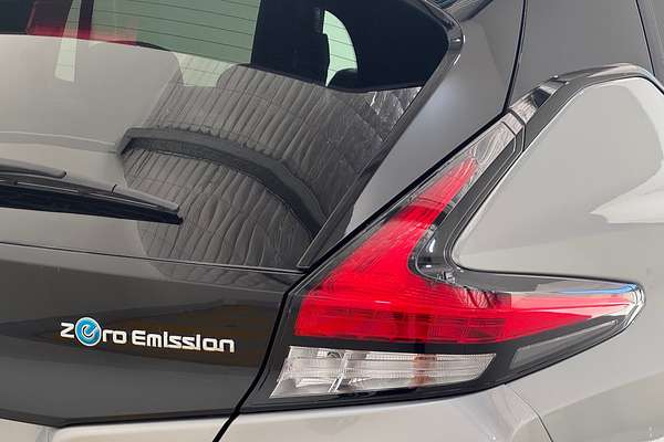 2021 Nissan LEAF ZE1