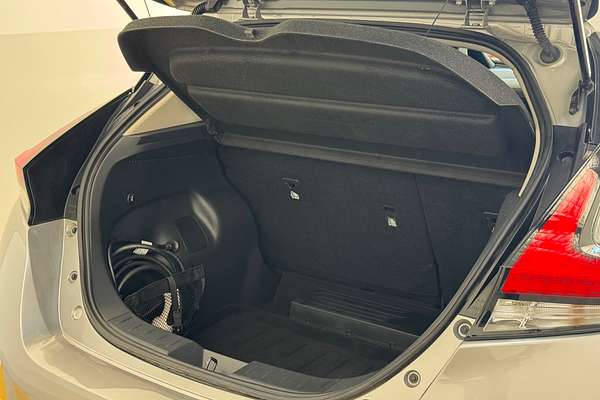 2021 Nissan LEAF ZE1