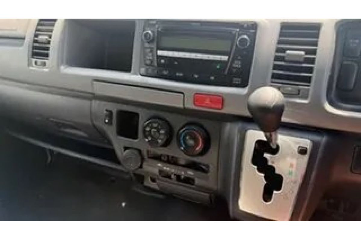 2011 Toyota Hiace Commuter TRH223R MY11 Upgrade