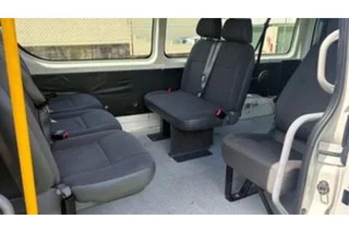 2011 Toyota Hiace Commuter TRH223R MY11 Upgrade