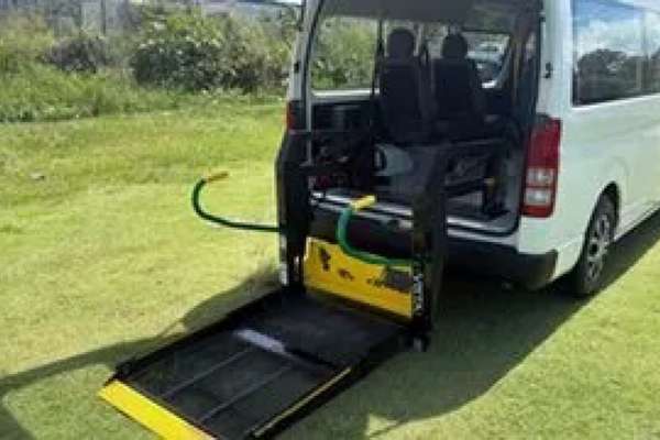2011 Toyota Hiace Commuter TRH223R MY11 Upgrade