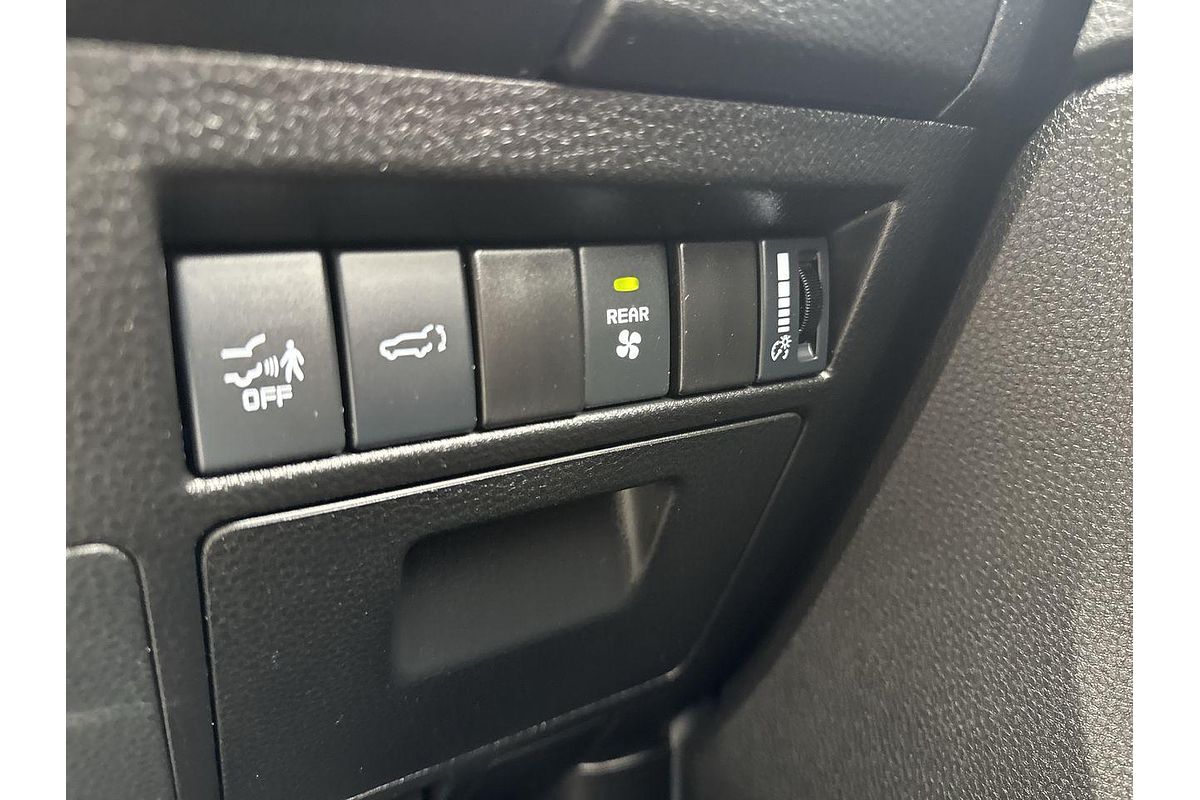 2023 Isuzu MU-X LS-T