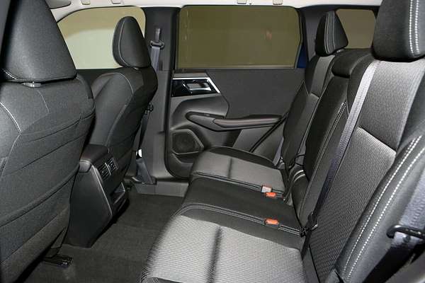 2024 Mitsubishi Outlander LS ZM