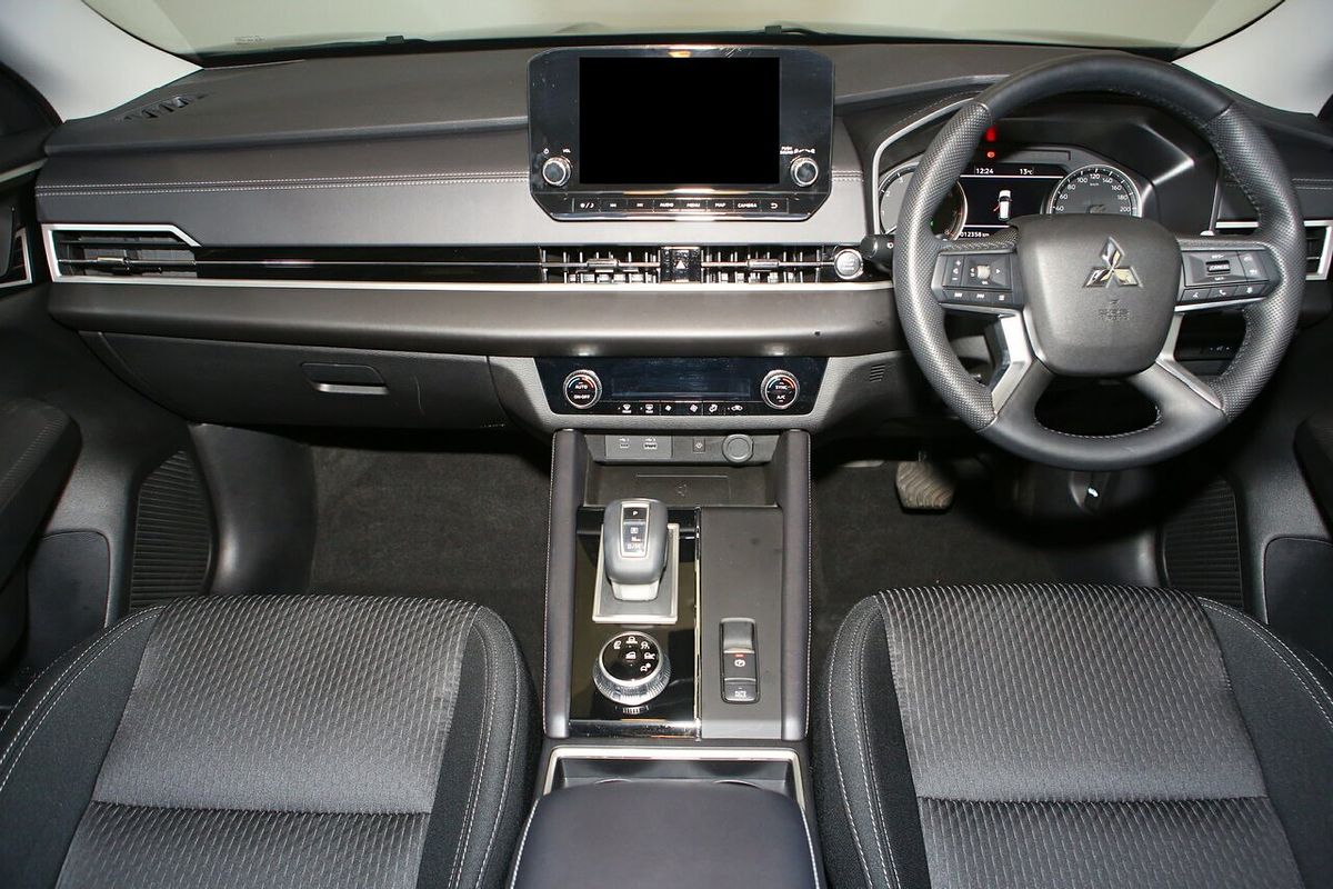 2024 Mitsubishi Outlander LS ZM