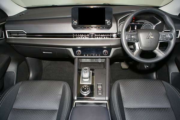 2024 Mitsubishi Outlander LS ZM