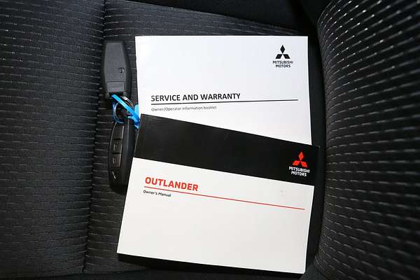 2024 Mitsubishi Outlander LS ZM