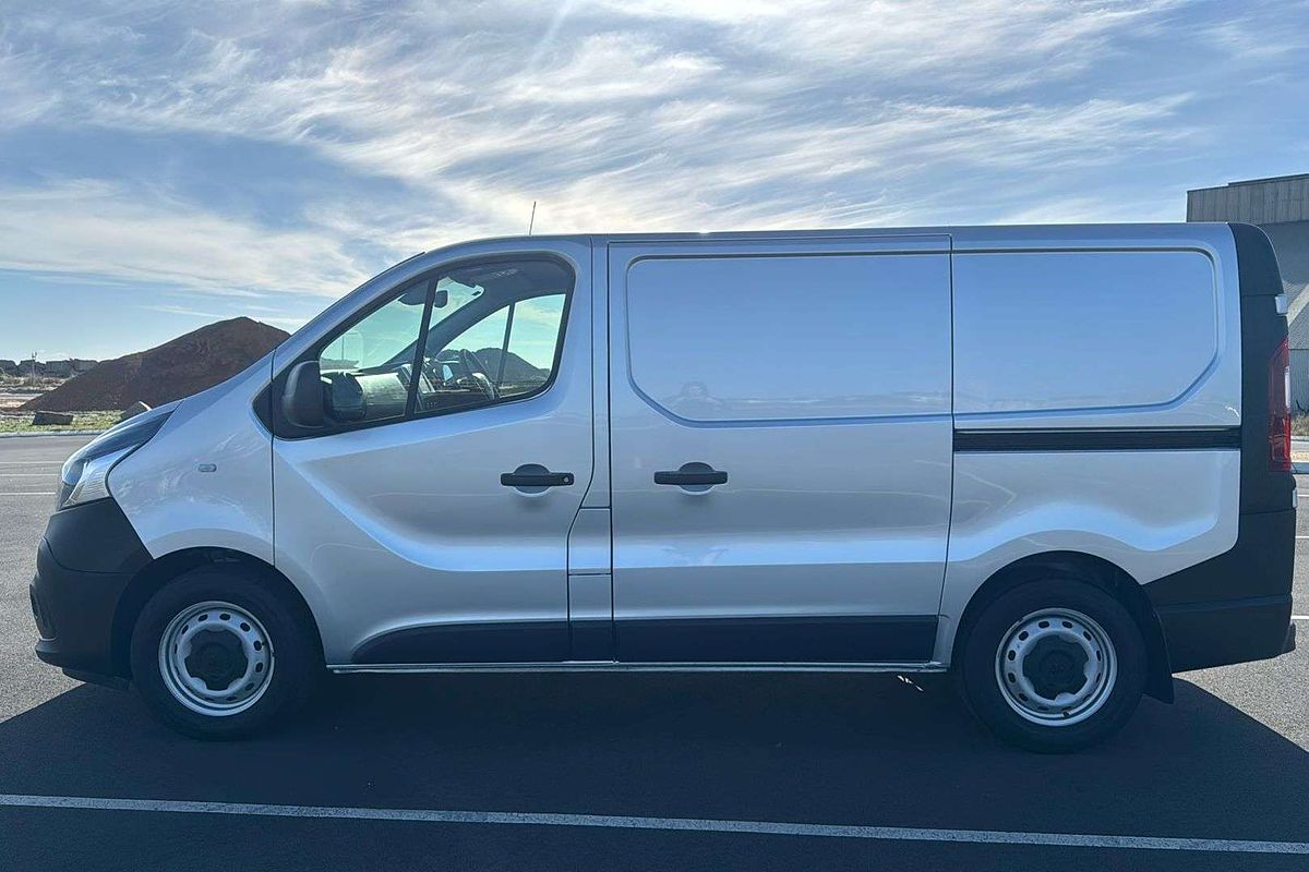 2021 Mitsubishi Express GLX SN SWB
