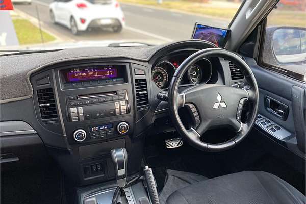 2007 Mitsubishi Pajero VR-X NS