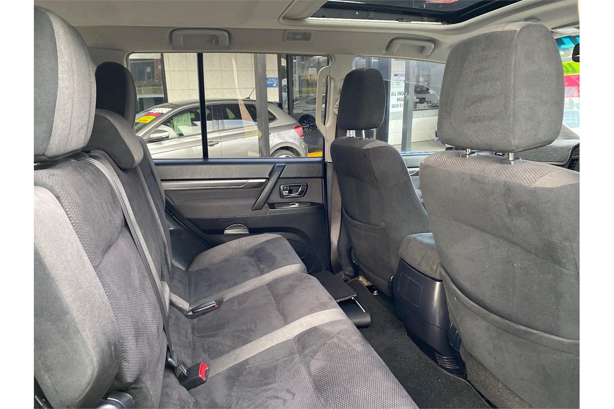 2007 Mitsubishi Pajero VR-X NS