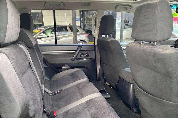 2007 Mitsubishi Pajero VR-X NS