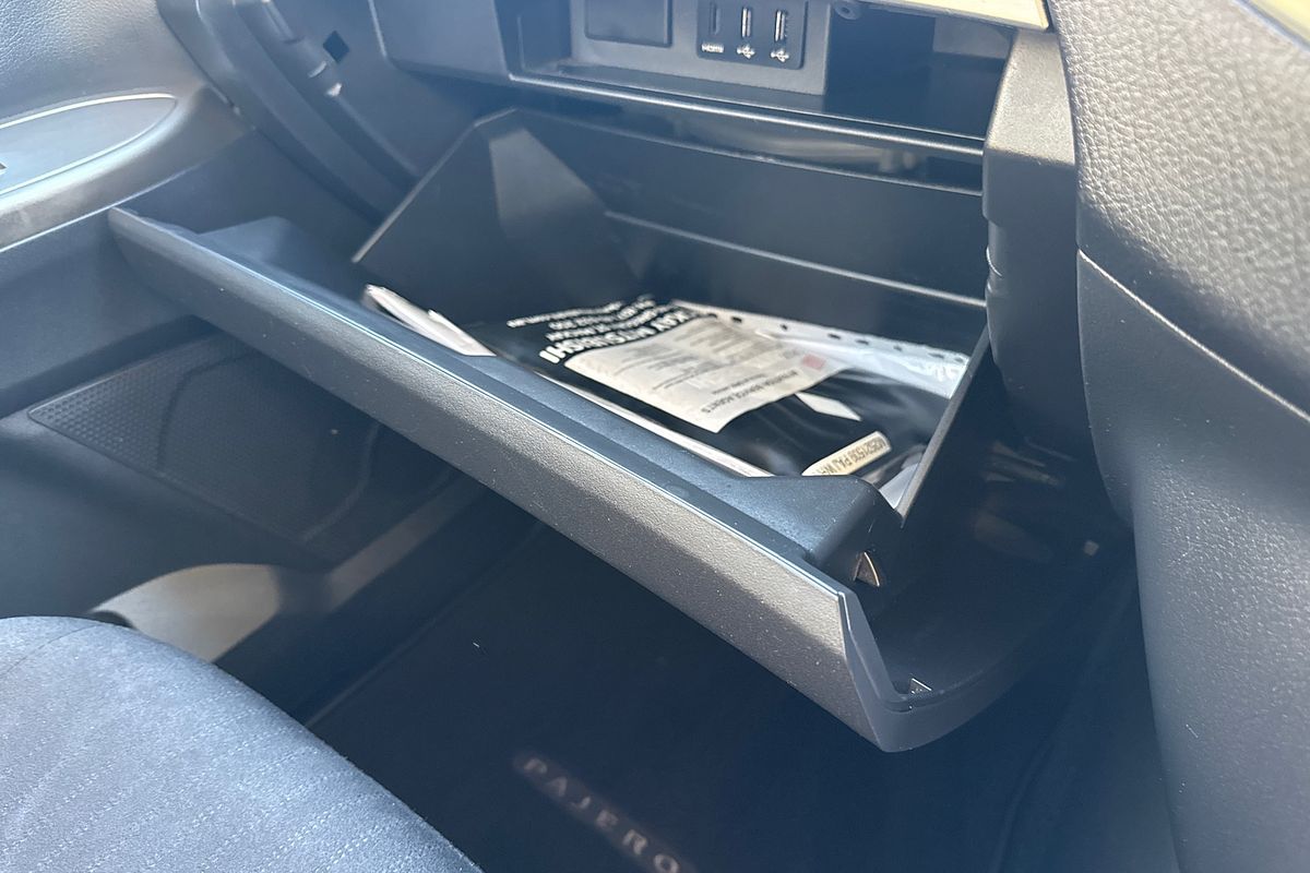 2019 Mitsubishi Pajero GLX NX
