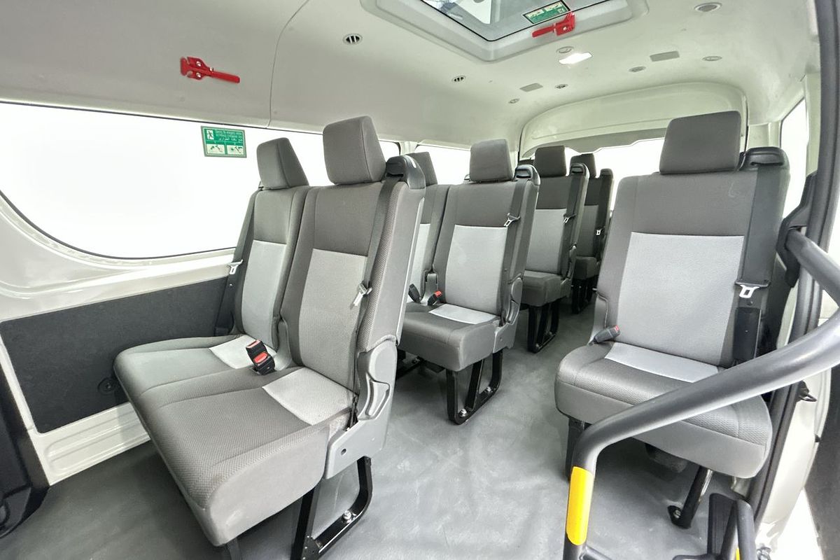 2022 Toyota Hiace Commuter GDH322R