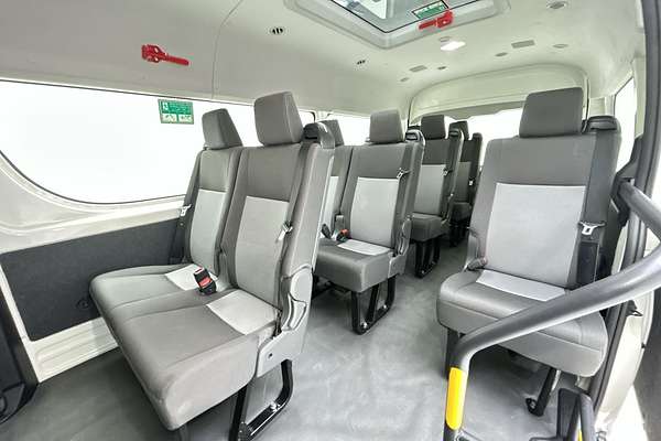 2022 Toyota Hiace Commuter GDH322R