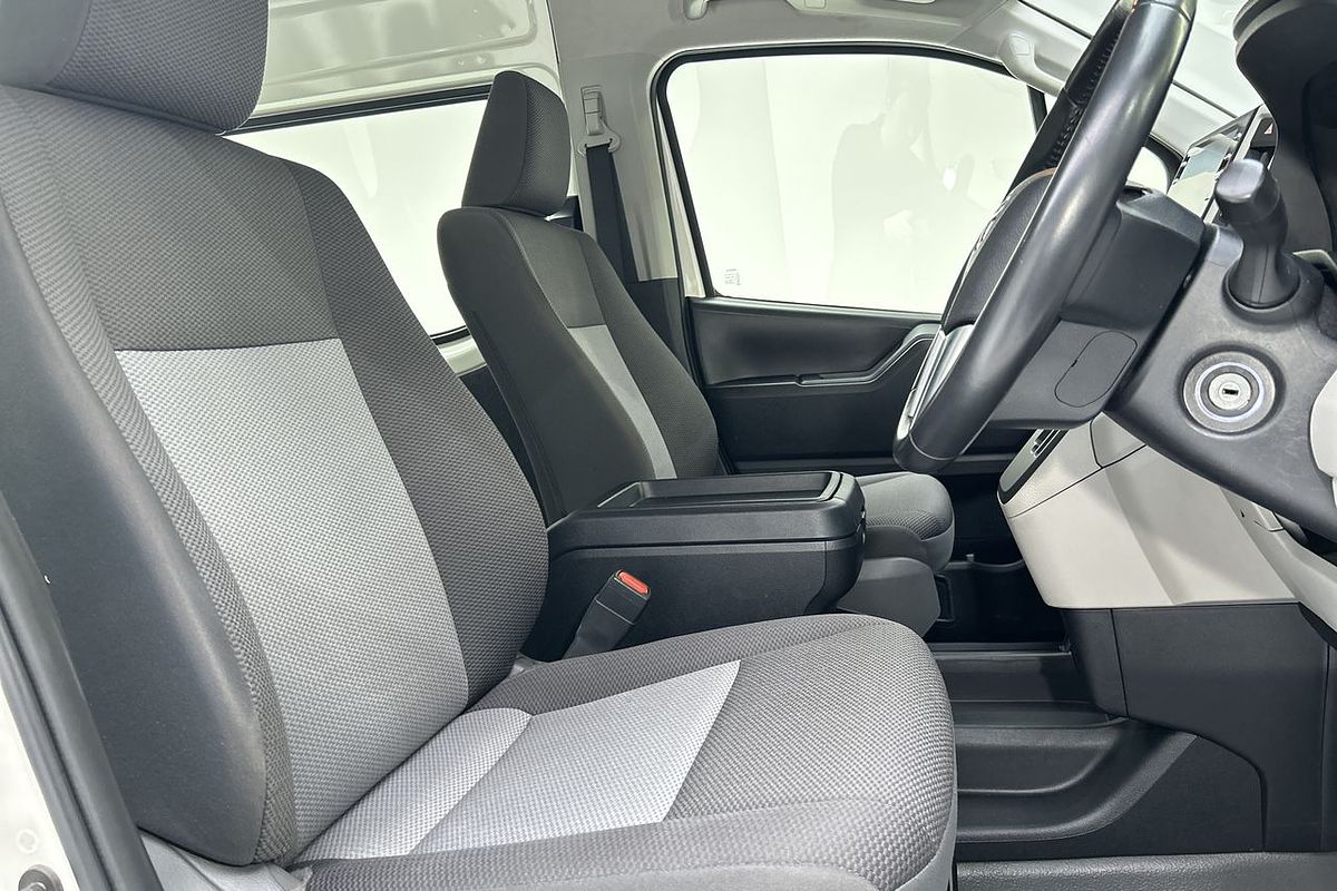 2022 Toyota Hiace Commuter GDH322R