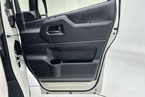 2022 Toyota Hiace Commuter GDH322R