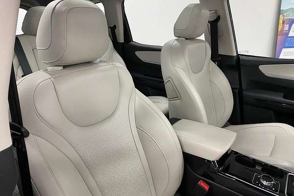 2023 Mahindra XUV700 AX7L