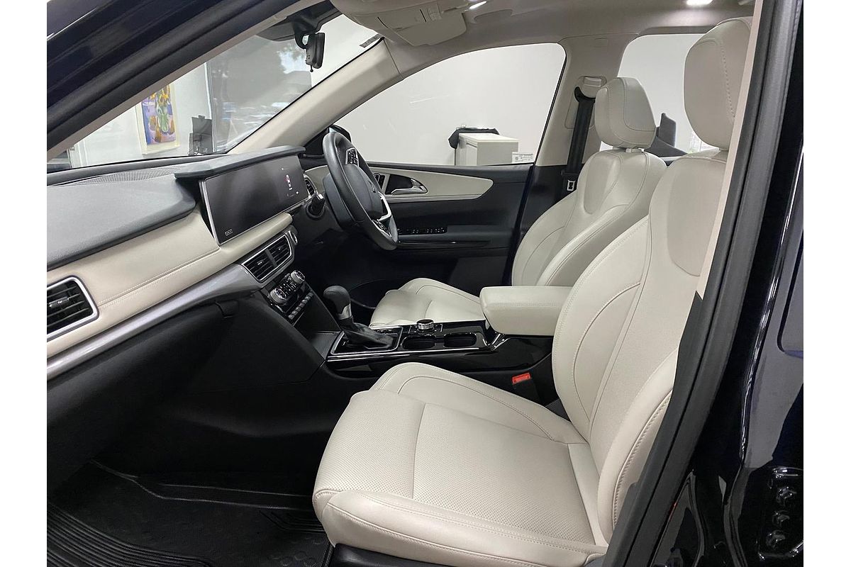 2023 Mahindra XUV700 AX7L