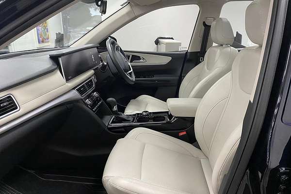 2023 Mahindra XUV700 AX7L