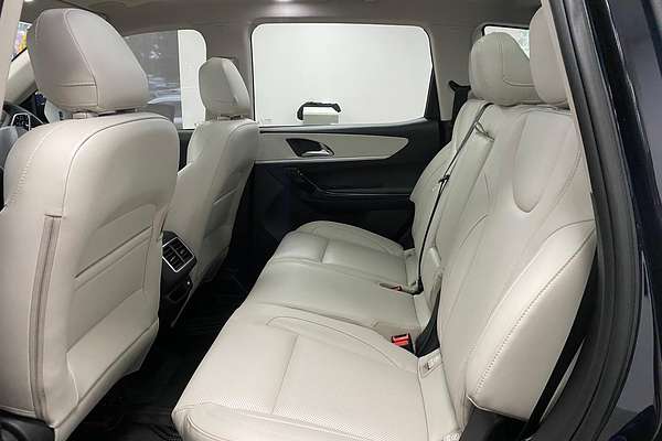 2023 Mahindra XUV700 AX7L