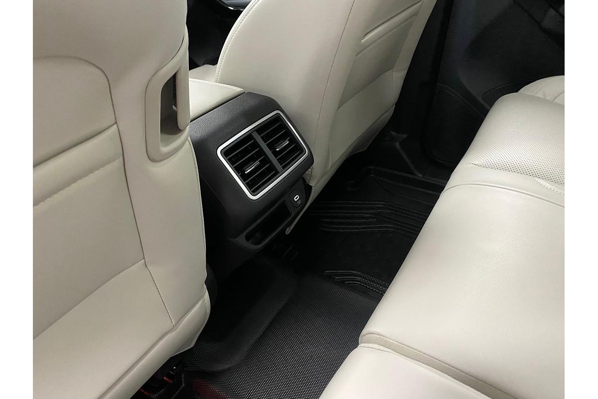 2023 Mahindra XUV700 AX7L