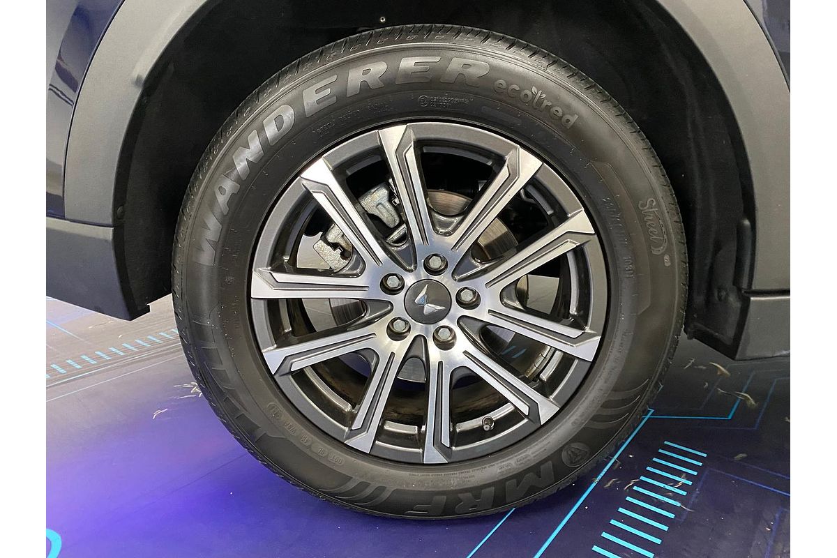 2023 Mahindra XUV700 AX7L