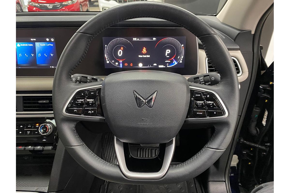 2023 Mahindra XUV700 AX7L